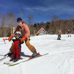 parent and child skiing